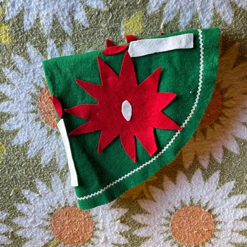 Vtg 60s HANDMADE mini Felt feather‎ Tree Skirt poinsettia Appliqué Christmas